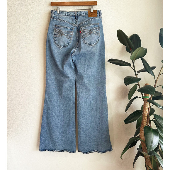 Levi's Ribcage Bell Jeans Size 31X34 Tall Blue Boho Western Stretch Light Wash - Picture 4 of 12